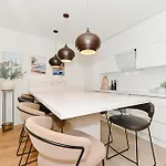 Sea Whisper Apartman *