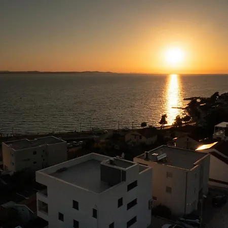 Sea Whisper 公寓 扎达尔